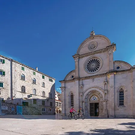 Feriehus Stunning In Sibenik - Žaborić